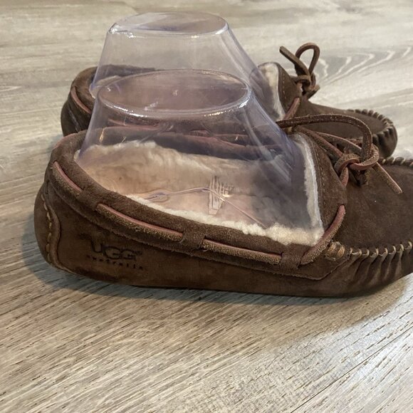 Ugg Dakota Moccasin Slipper Womens 6 Brown Suede Leather Shearling Slip On Shoe - Picture 2 of 6